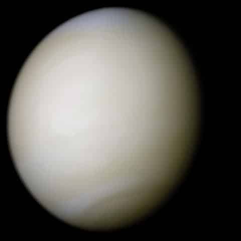 Photo de la planète tellurique Vénus et de son atmosphère dense