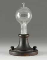 Lire la suite à propos de l’article L’ampoule (1860)